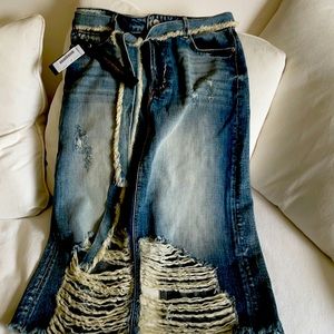 Long jean skirt with bottom shred